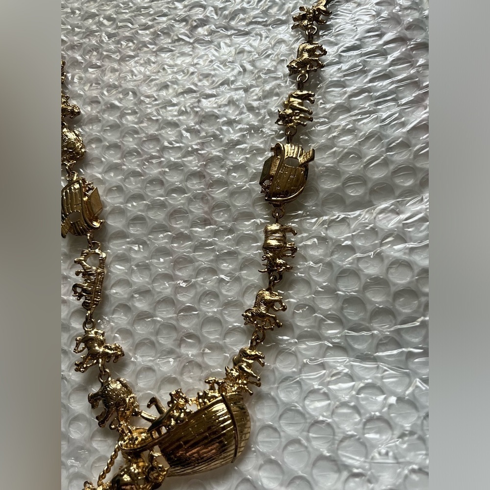 Vintage Plated Noah's Ark Charm Necklace 90s vtg animals ark Christian cross - Picture 4 of 16